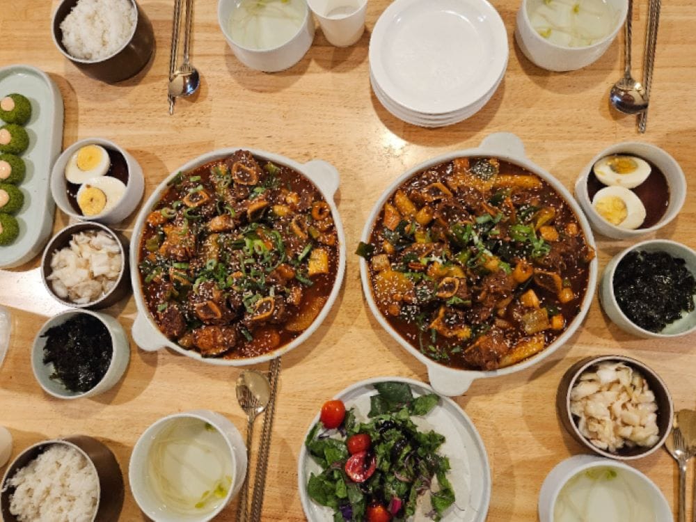 경주 황리단길 소옥 갈비찜과 감태 주먹밥 전체 상차림